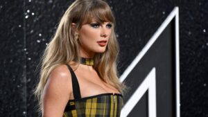 Taylor Swift Ignites ‘Reputation’ Buzz Following Her VMA’s Red Carpet Look